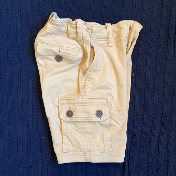LEAVING CLOSET! 
Abercrombie Kids-CARGO SHORTS. Youth SIZE 7/8.  Tan. - Picture 3 of 7